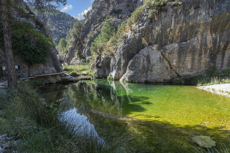 Teruel - Beceite 22 - Pasarelas del Parrissal - rio Matarranya.jpg
